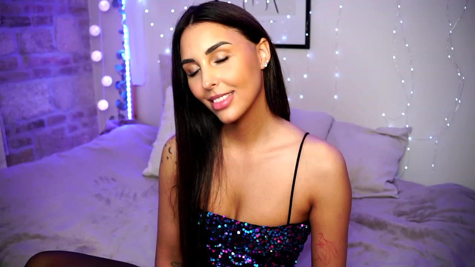 Gallery image thumbnail from Lisamelow's myfreecams stream on, 04/16/2023, 14:13 image 19 of 20