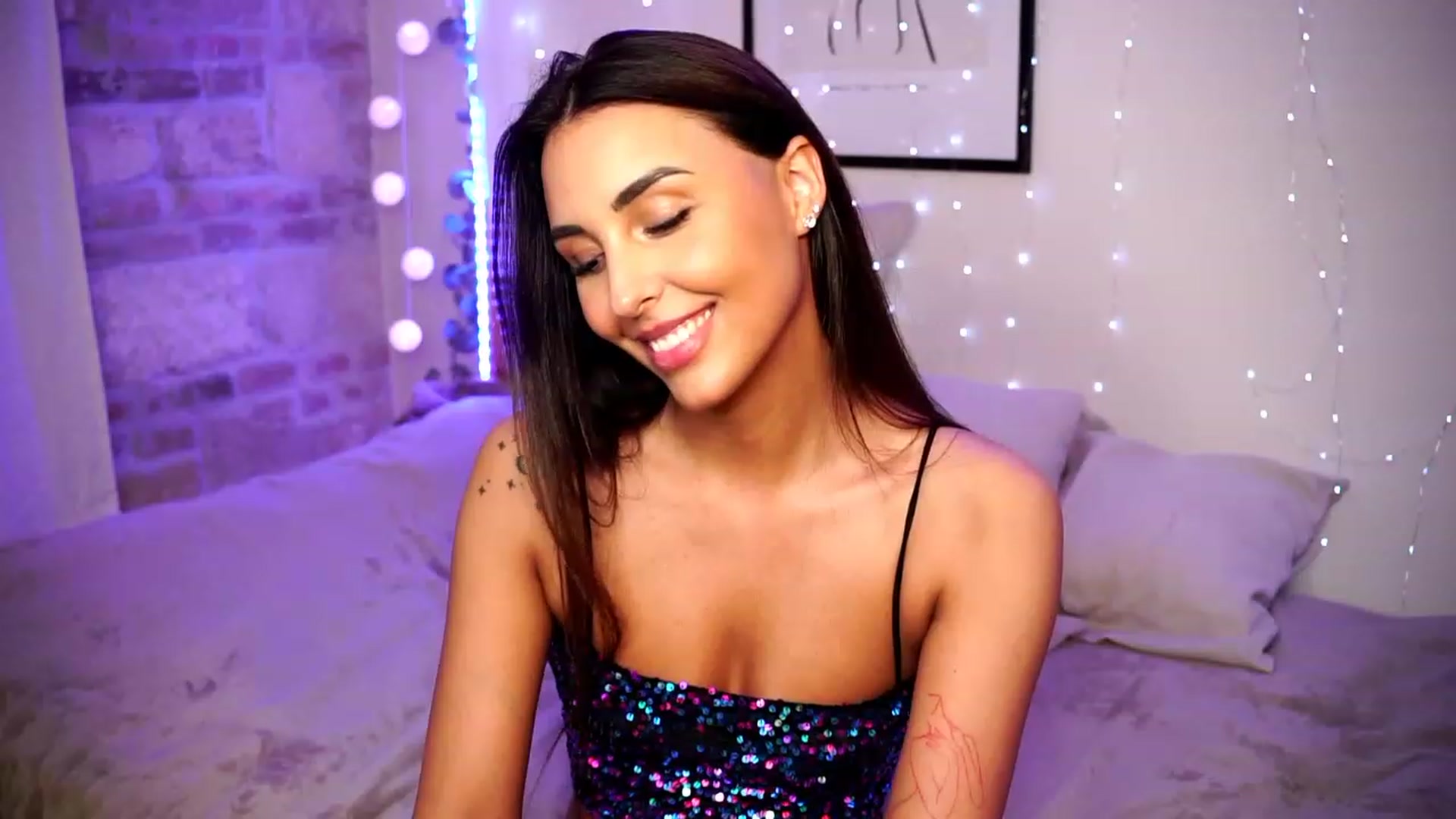Gallery image thumbnail from Lisamelow's myfreecams stream on, 04/16/2023, 16:48 image 6 of 20