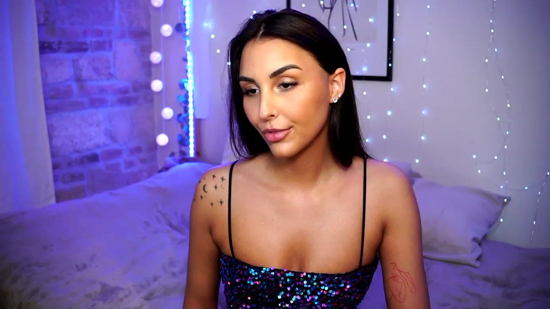 Gallery image thumbnail from Lisamelow's myfreecams stream on, 04/16/2023, 16:48 image 14 of 20
