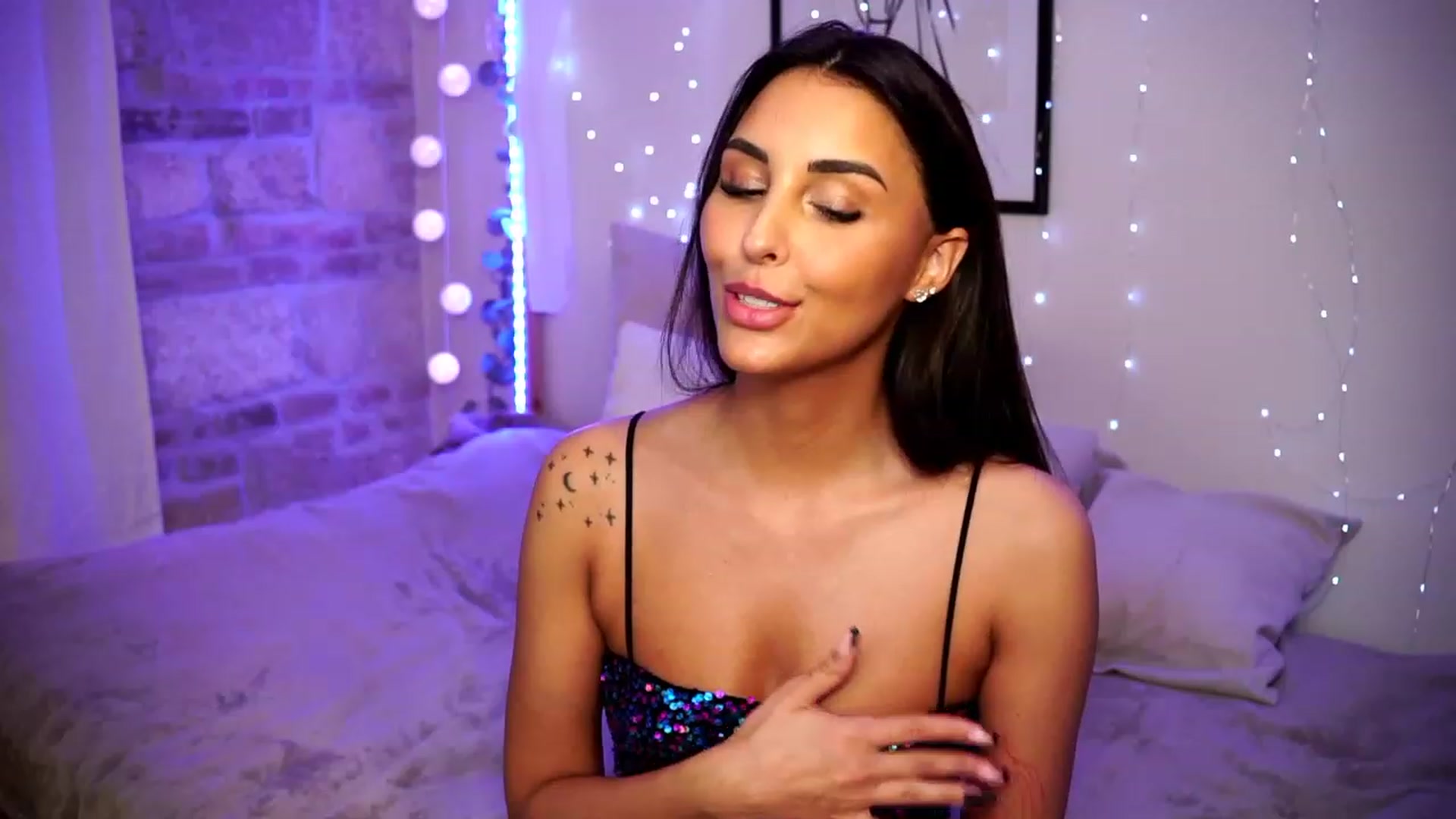 Gallery image thumbnail from Lisamelow's myfreecams stream on, 04/16/2023, 16:48 image 15 of 20