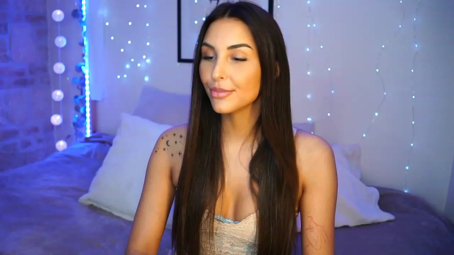 Gallery image thumbnail from Lisamelow's myfreecams stream on, 04/18/2023, 05:07 image 3 of 20