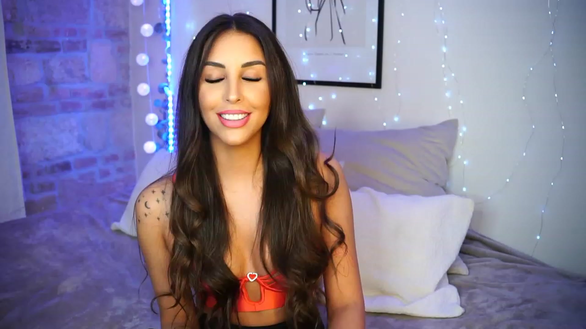 Gallery image thumbnail from Lisamelow's myfreecams stream on, 04/19/2023, 18:48 image 2 of 20