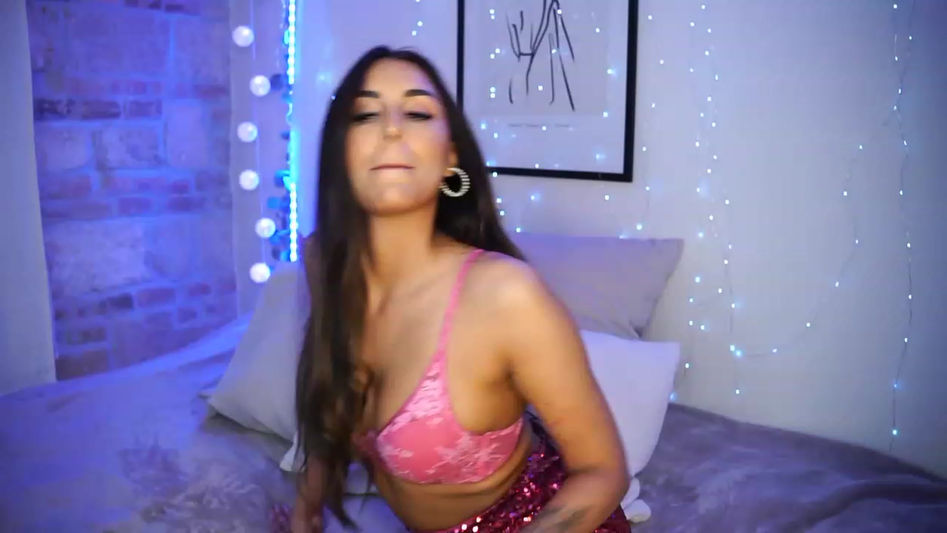 Gallery image thumbnail from Lisamelow's myfreecams stream on, 04/20/2023, 17:02 image 7 of 20