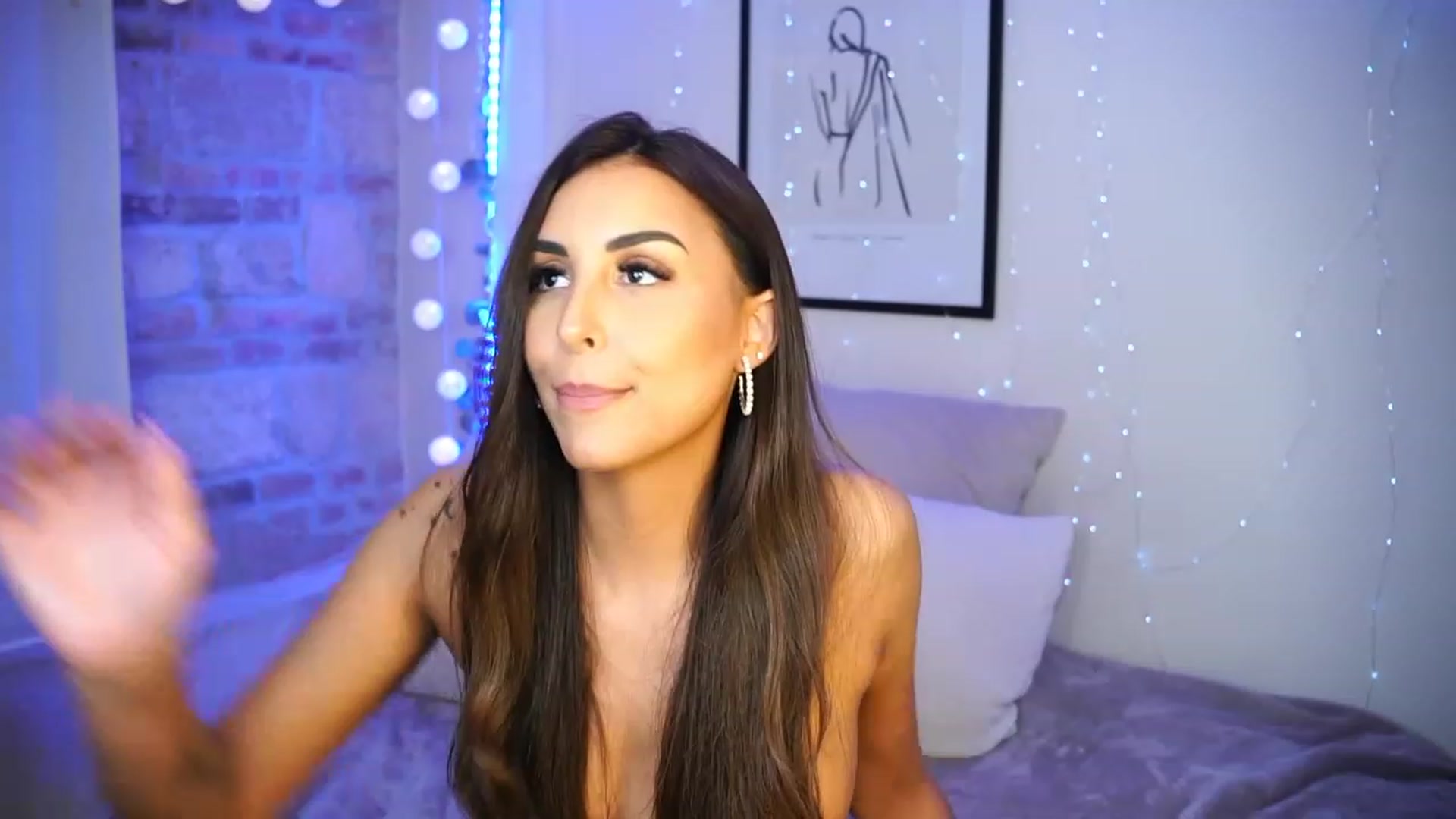 Gallery image thumbnail from Lisamelow's myfreecams stream on, 04/20/2023, 21:13 image 20 of 20