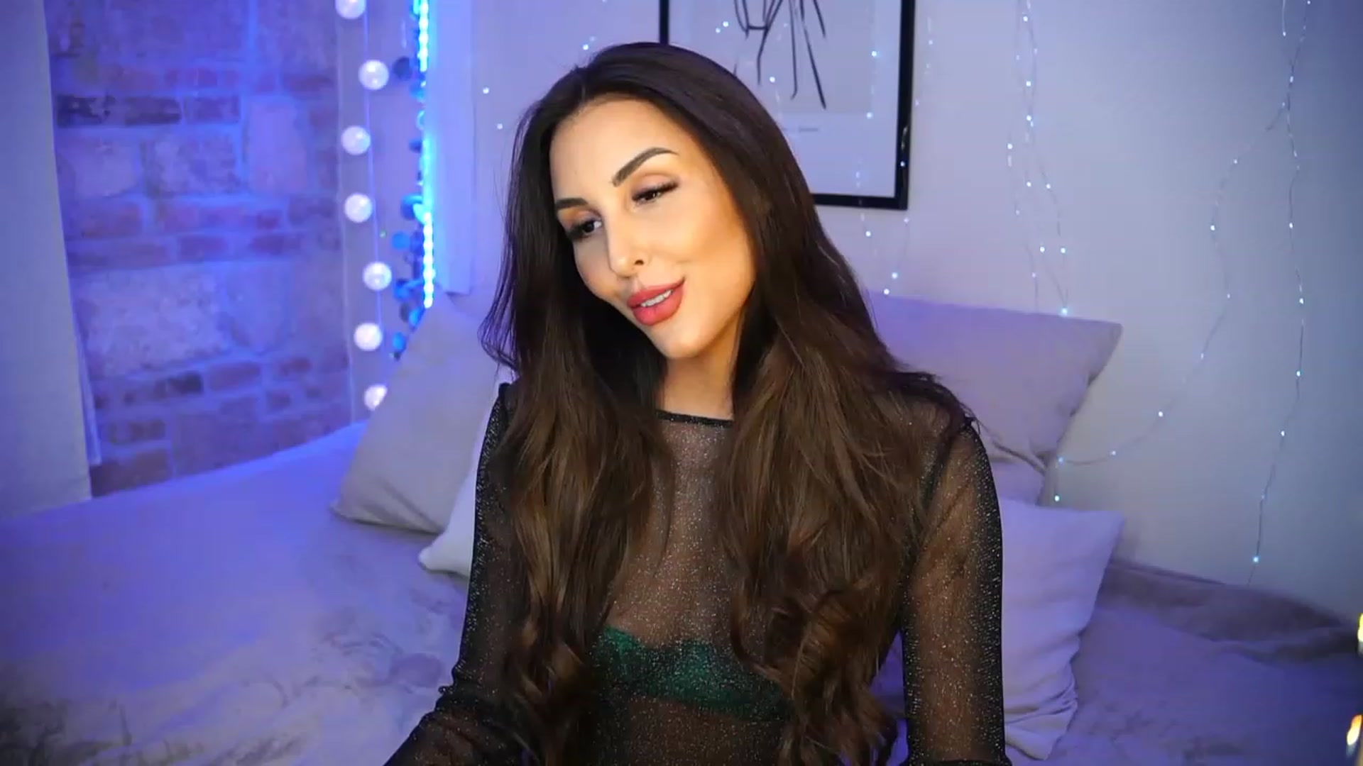 Gallery image thumbnail from Lisamelow's myfreecams stream on, 04/21/2023, 21:01 image 7 of 20