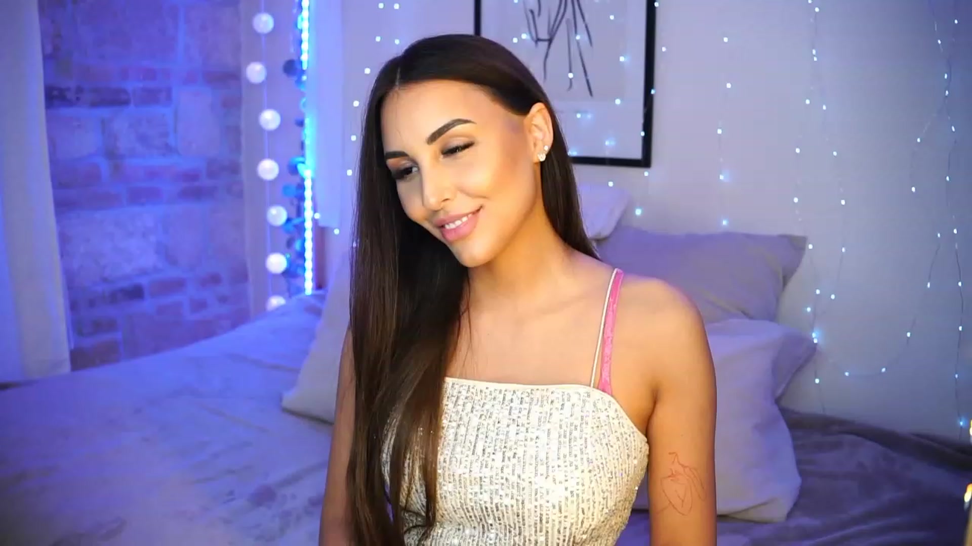 Gallery image thumbnail from Lisamelow's myfreecams stream on, 04/25/2023, 17:25 image 2 of 20