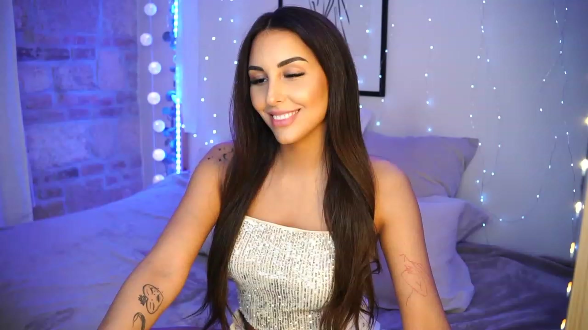 Gallery image thumbnail from Lisamelow's myfreecams stream on, 04/25/2023, 17:25 image 5 of 20