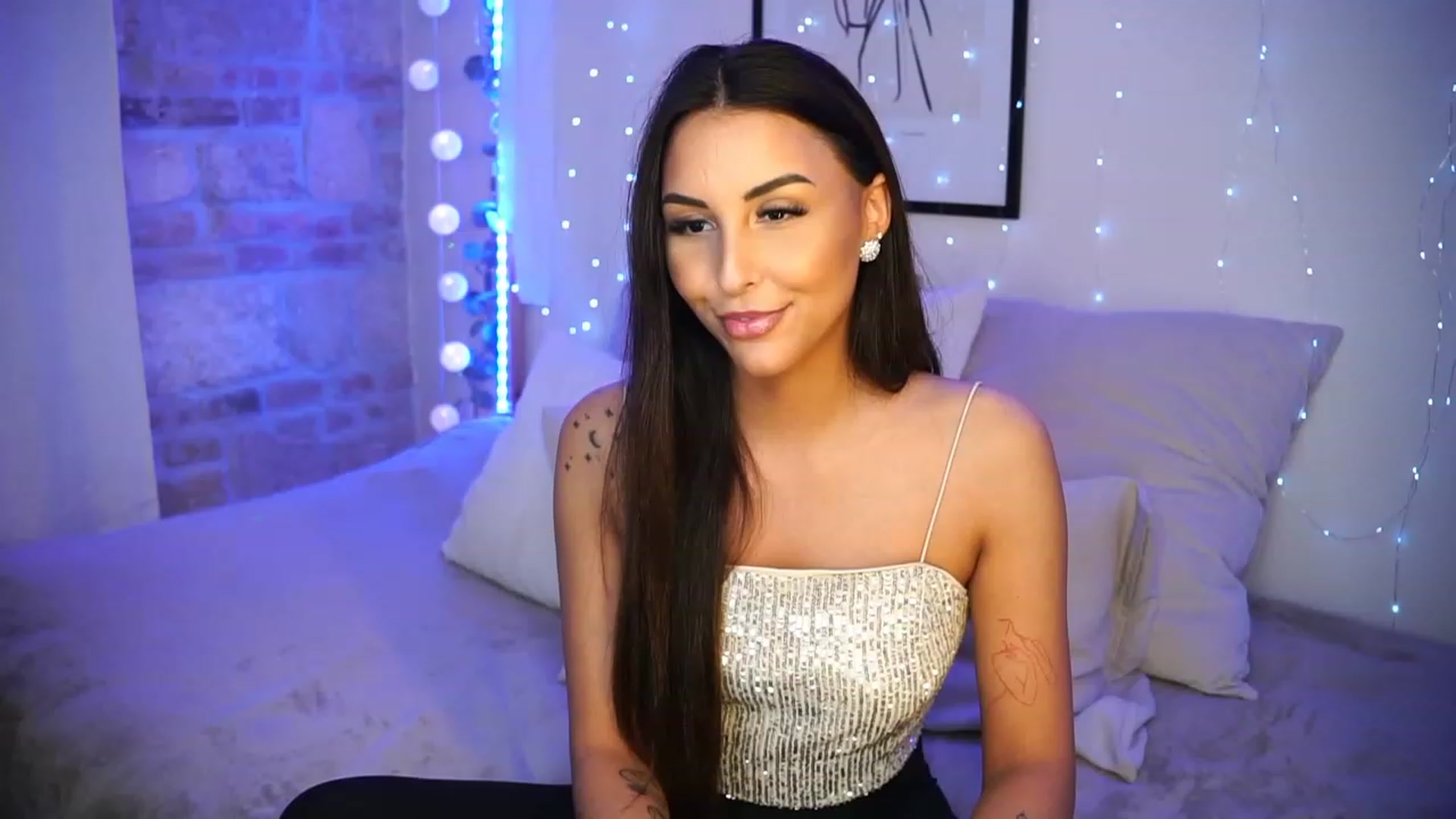 Gallery image thumbnail from Lisamelow's myfreecams stream on, 04/26/2023, 18:49 image 8 of 20