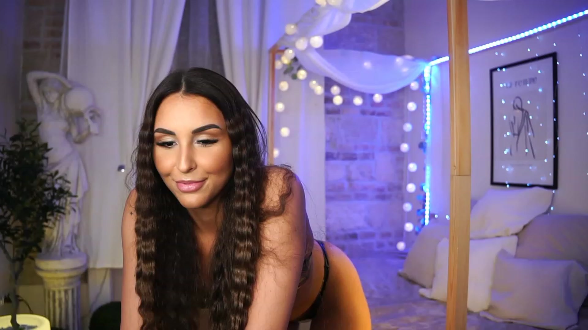 Gallery image thumbnail from Lisamelow's myfreecams stream on, 04/27/2023, 19:01 image 14 of 20