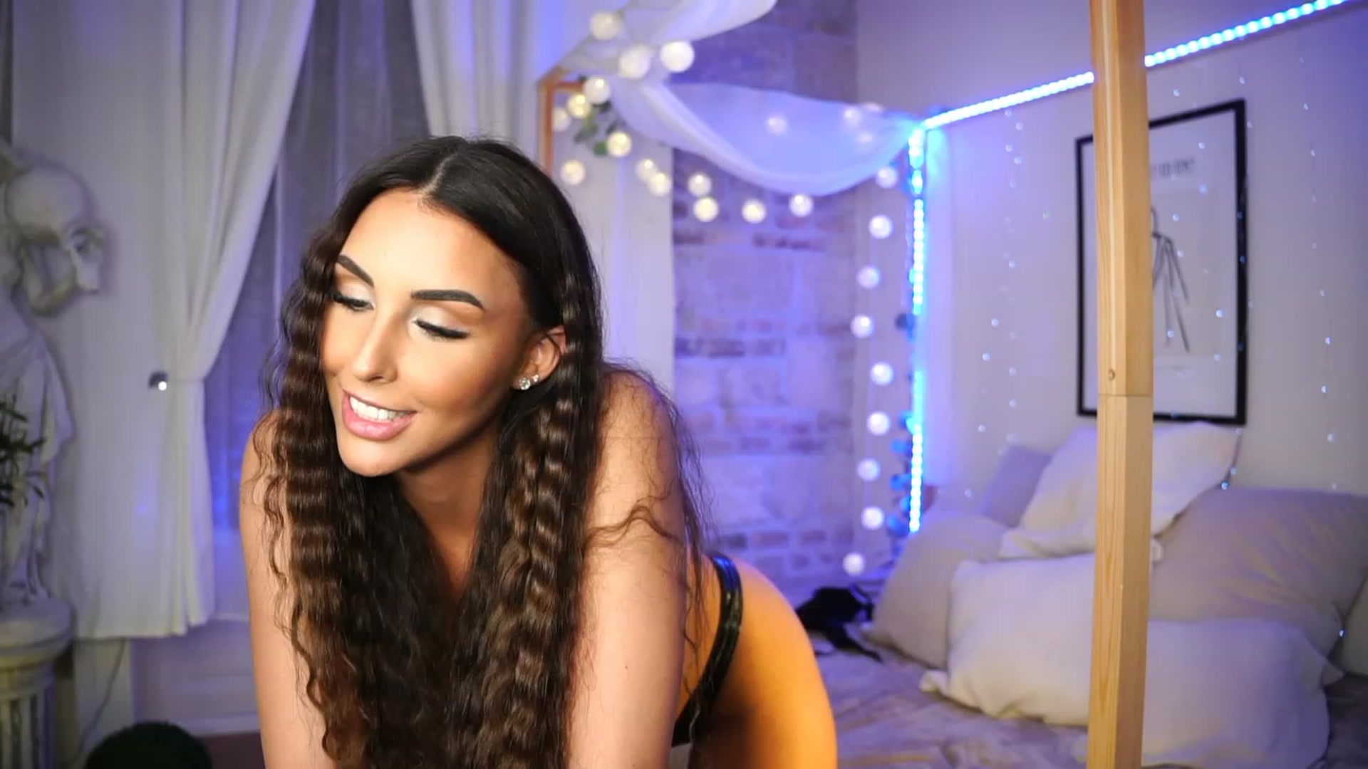 Gallery image thumbnail from Lisamelow's myfreecams stream on, 04/27/2023, 20:57 image 11 of 20