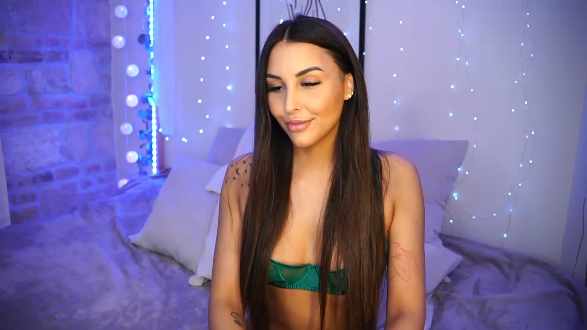 Gallery image thumbnail from Lisamelow's myfreecams stream on, 04/30/2023, 11:59 image 18 of 20