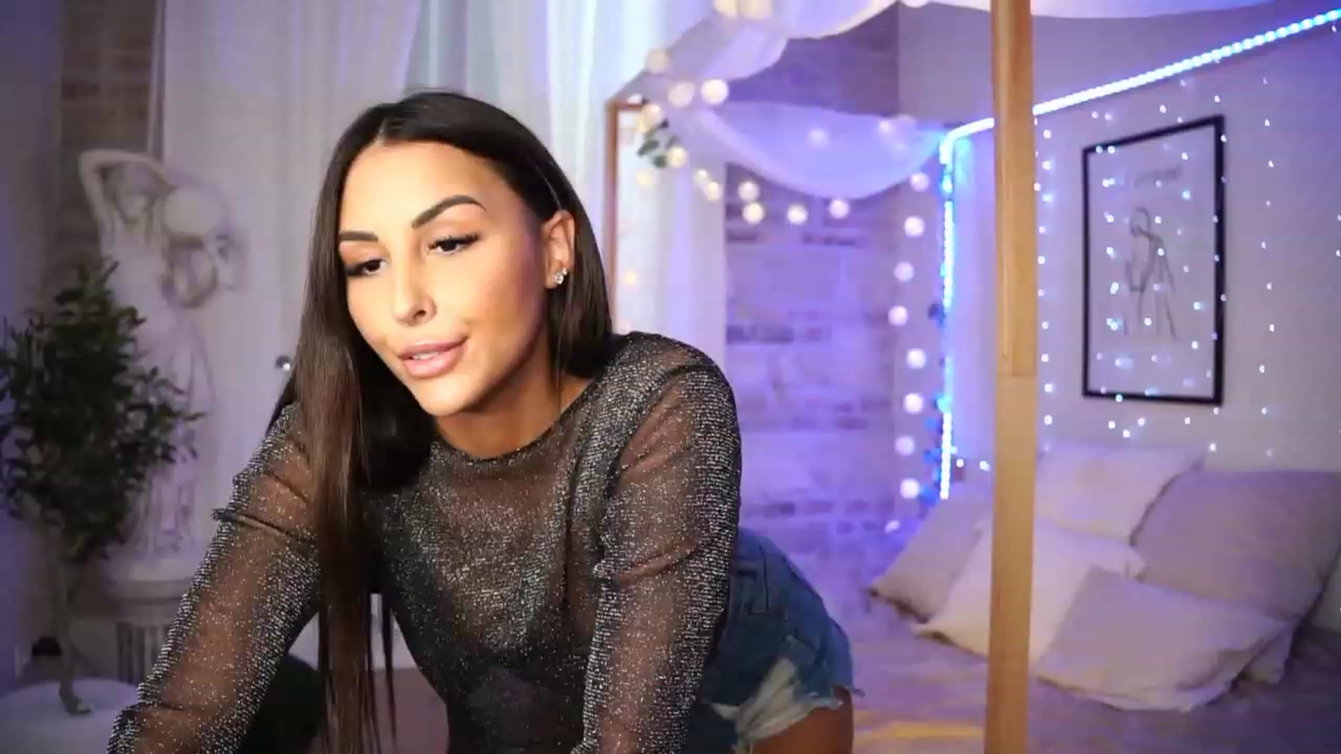 Gallery image thumbnail from Lisamelow's myfreecams stream on, 04/30/2023, 13:55 image 1 of 20