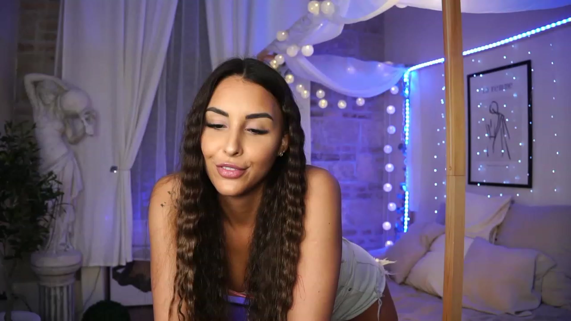Gallery image thumbnail from Lisamelow's myfreecams stream on, 05/03/2023, 16:39 image 12 of 20