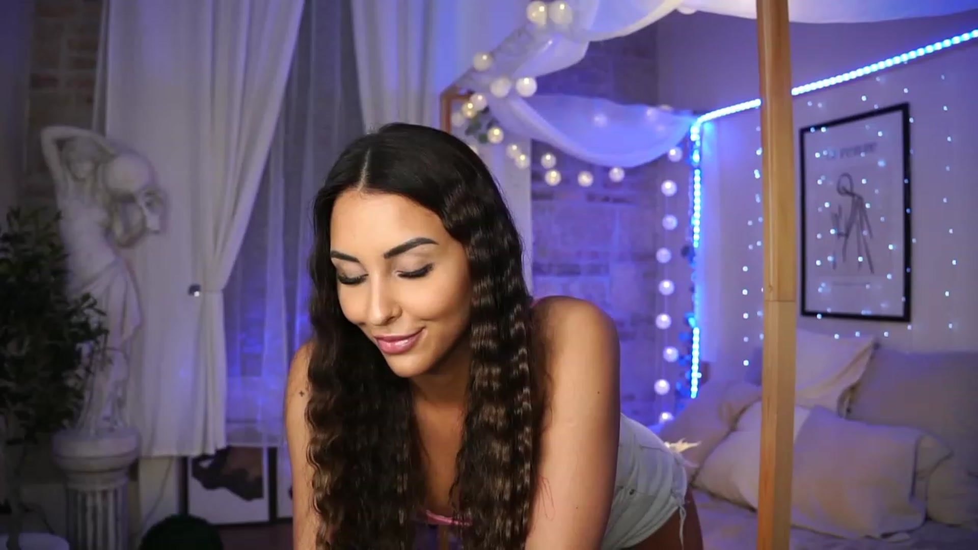 Gallery image thumbnail from Lisamelow's myfreecams stream on, 05/03/2023, 16:39 image 14 of 20