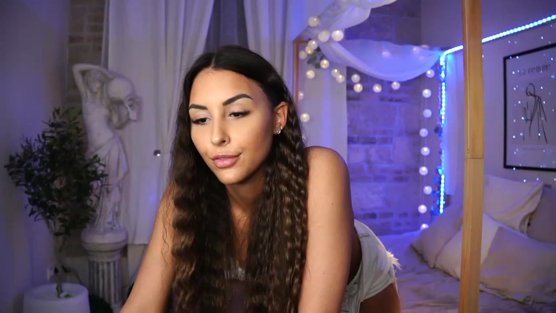 Gallery image thumbnail from Lisamelow's myfreecams stream on, 05/03/2023, 18:28 image 7 of 20