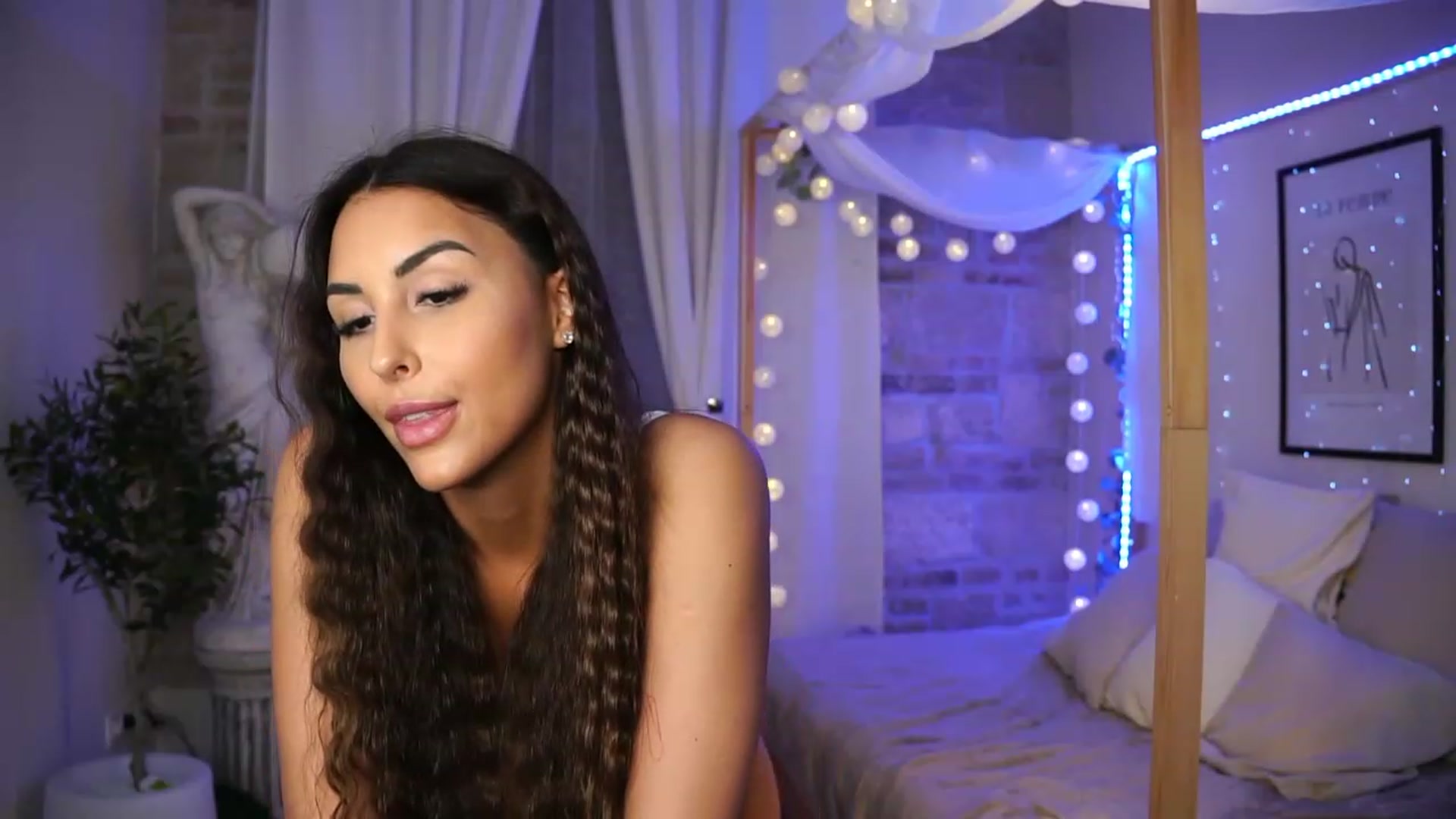 Gallery image thumbnail from Lisamelow's myfreecams stream on, 05/03/2023, 18:46 image 15 of 20