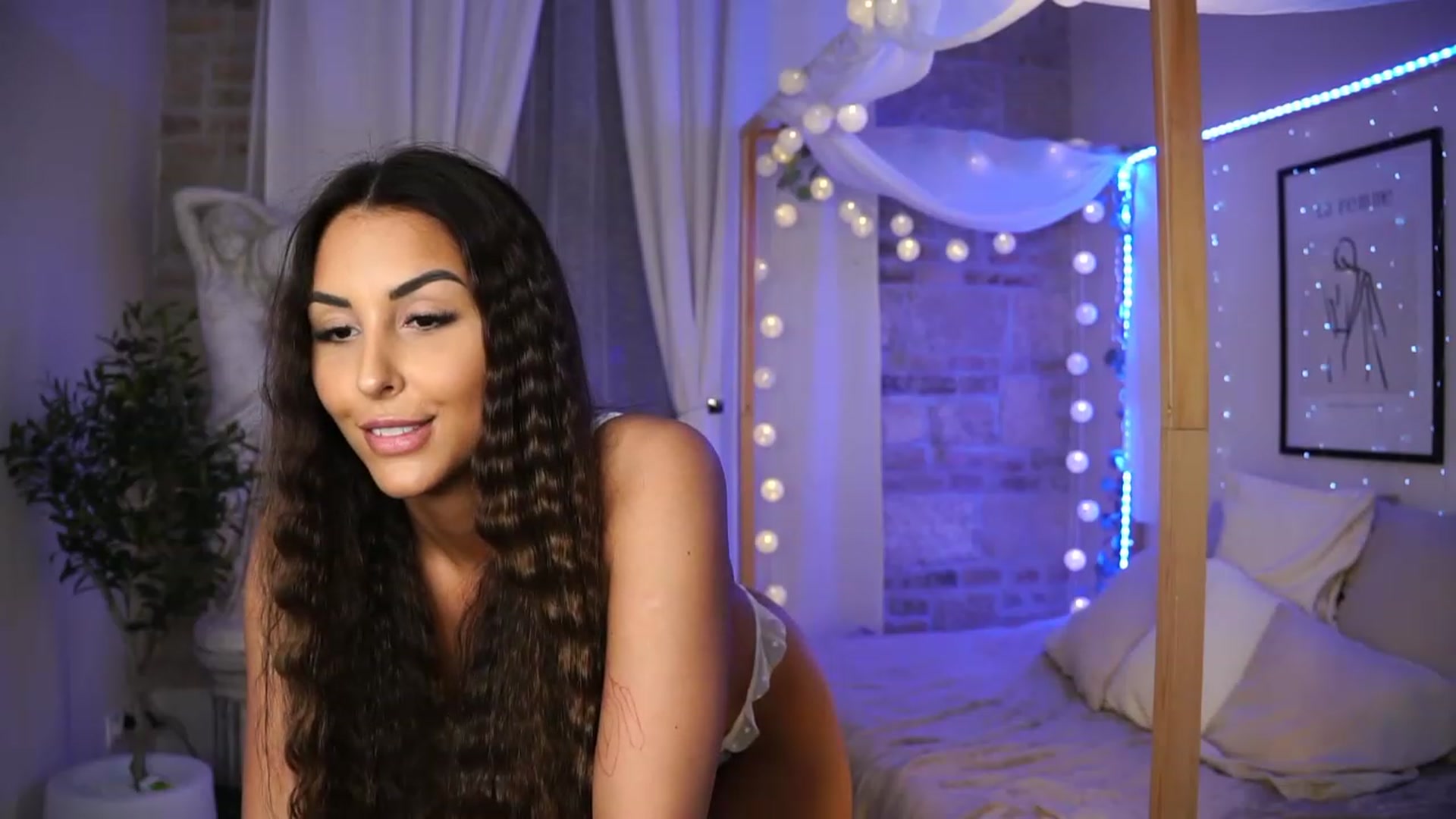 Gallery image thumbnail from Lisamelow's myfreecams stream on, 05/03/2023, 18:46 image 14 of 20