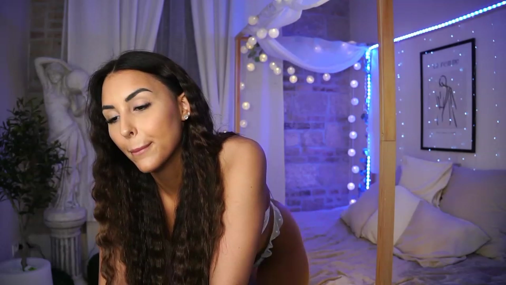 Gallery image thumbnail from Lisamelow's myfreecams stream on, 05/03/2023, 18:46 image 6 of 20