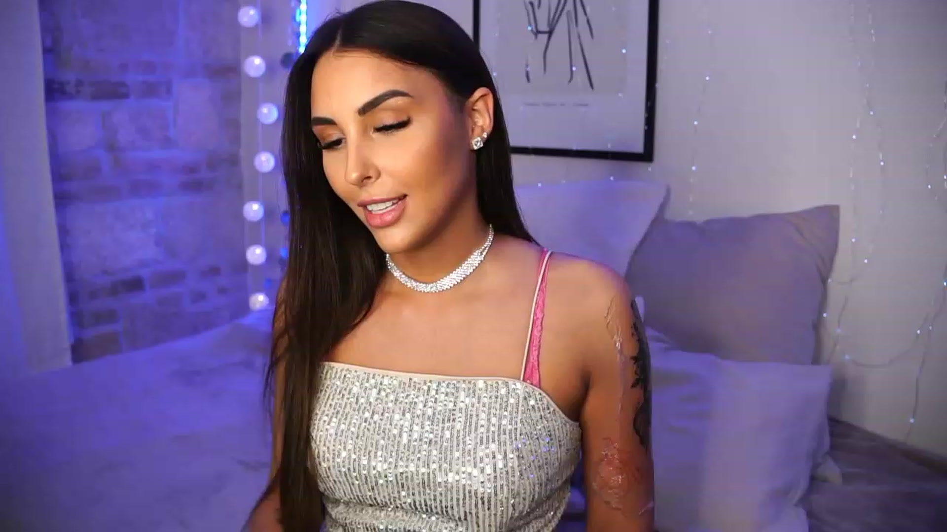 Gallery image thumbnail from Lisamelow's myfreecams stream on, 05/10/2023, 16:45 image 3 of 20