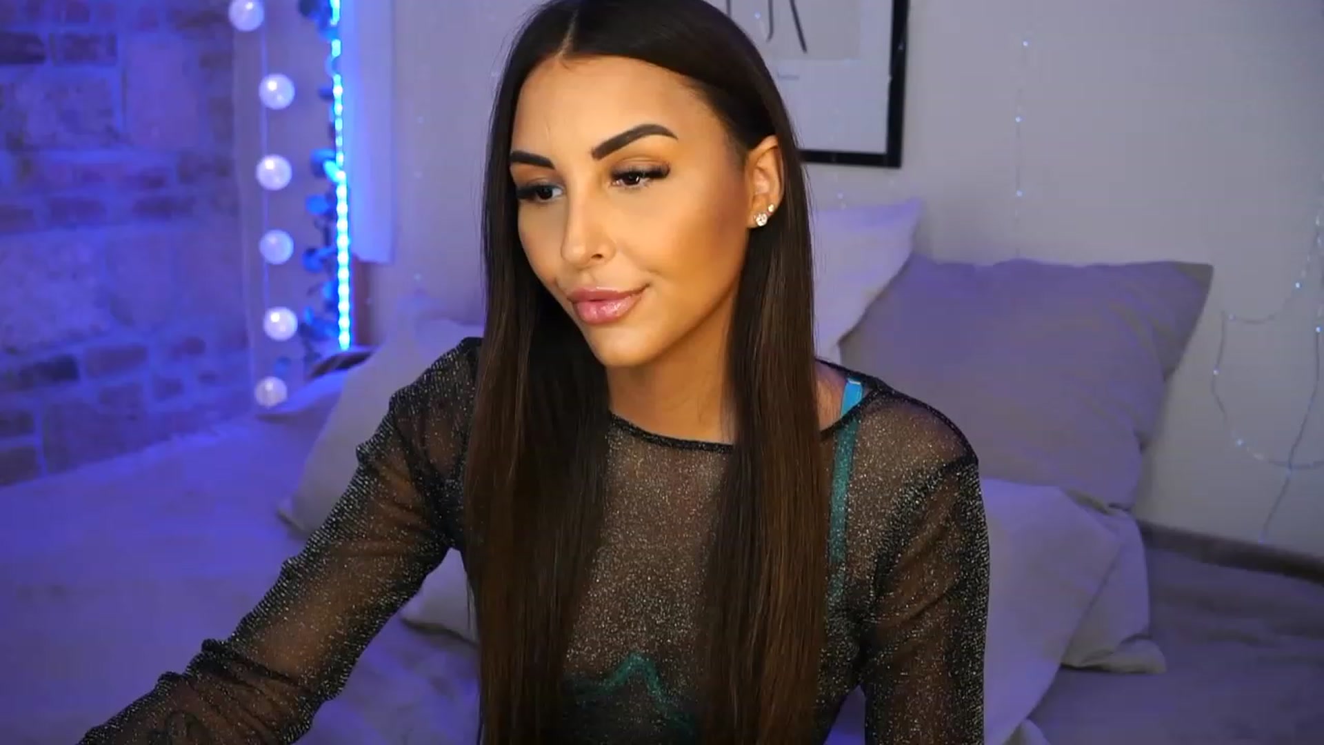 Gallery image thumbnail from Lisamelow's myfreecams stream on, 05/11/2023, 10:28 image 1 of 20