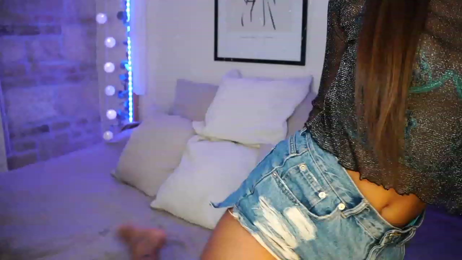 Gallery image thumbnail from Lisamelow's myfreecams stream on, 05/11/2023, 10:28 image 16 of 20