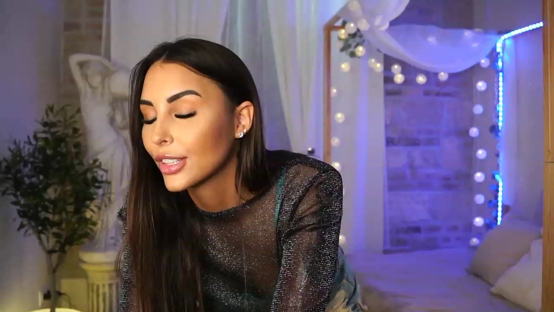 Gallery image thumbnail from Lisamelow's myfreecams stream on, 05/11/2023, 10:28 image 8 of 20