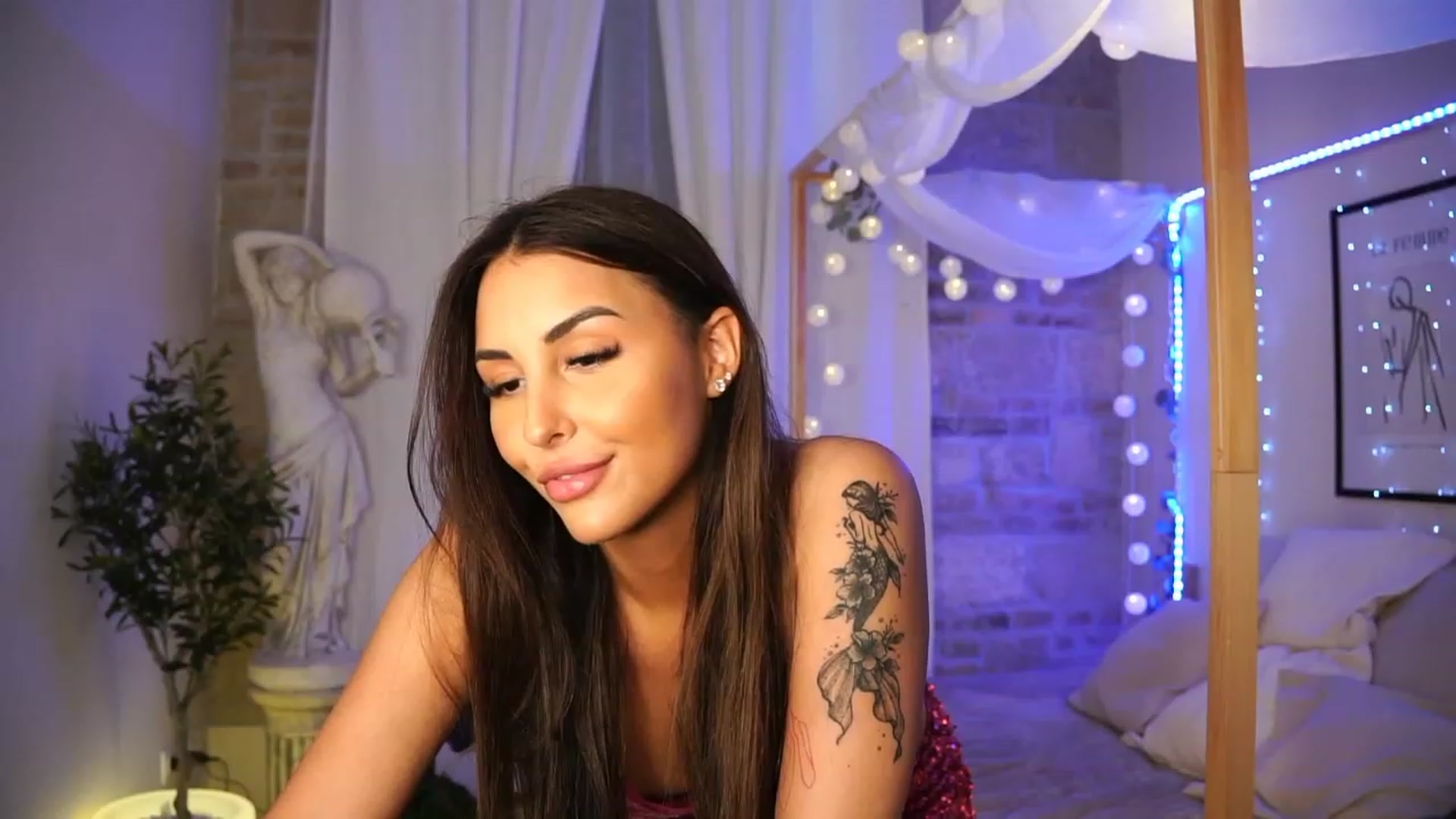 Gallery image thumbnail from Lisamelow's myfreecams stream on, 05/16/2023, 12:22 image 14 of 20