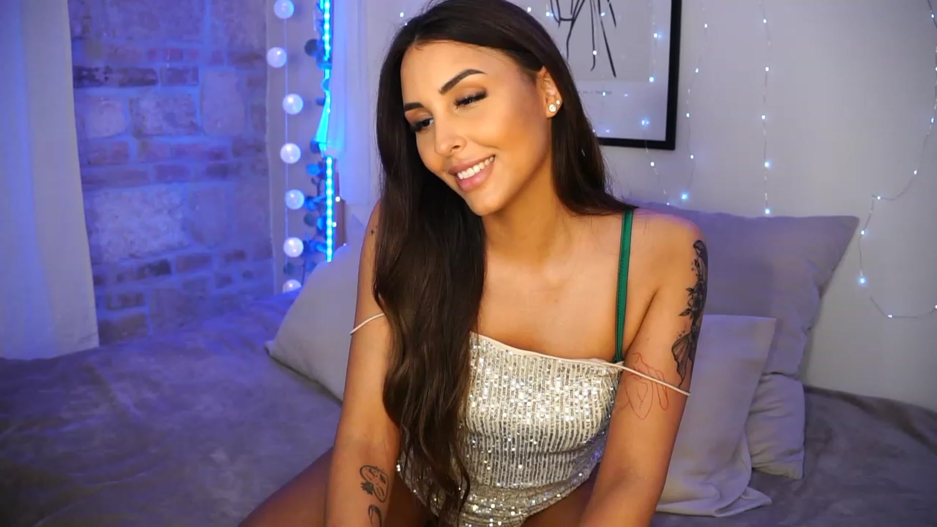 Gallery image thumbnail from Lisamelow's myfreecams stream on, 05/17/2023, 12:39 image 13 of 20