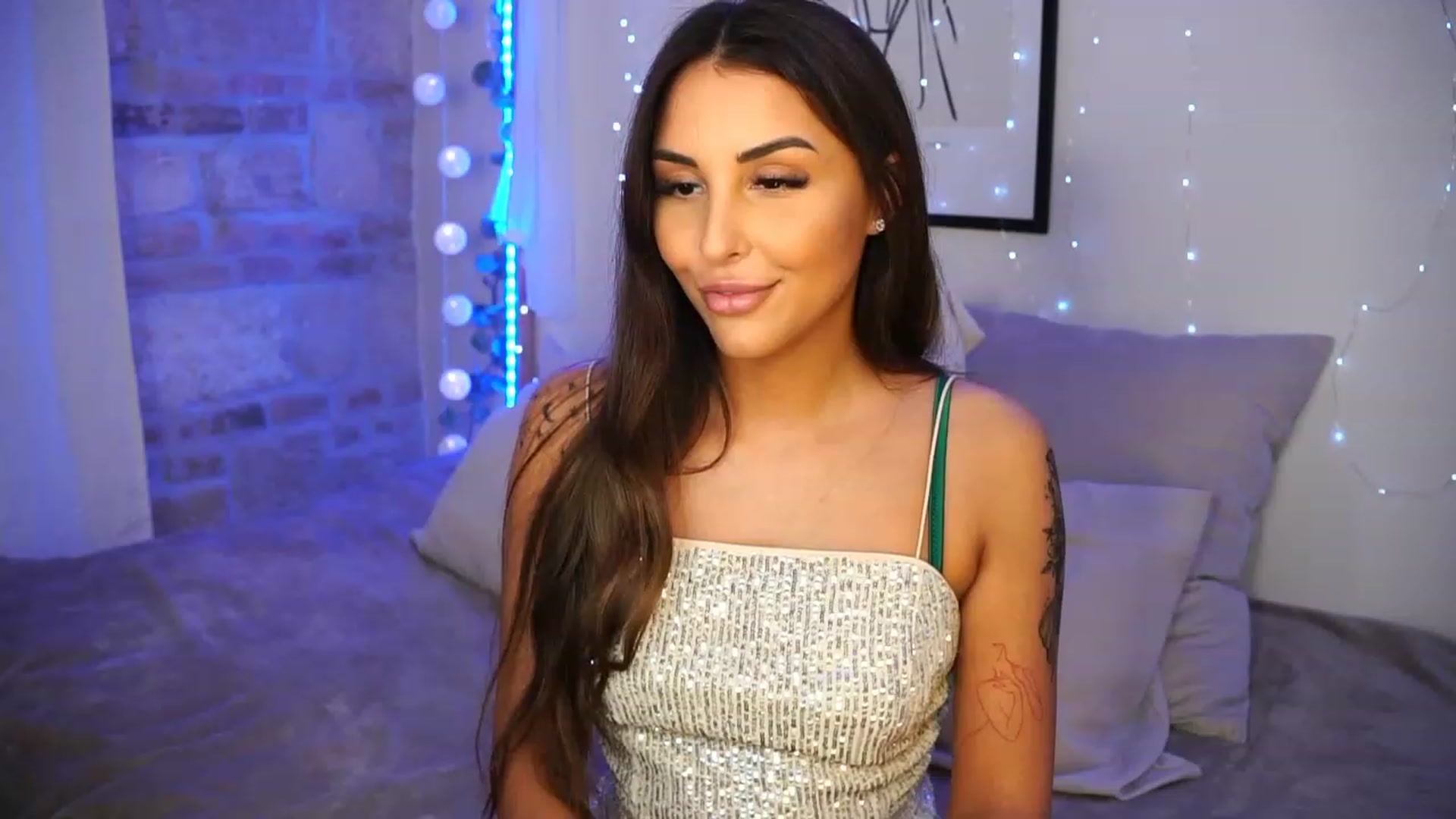 Gallery image thumbnail from Lisamelow's myfreecams stream on, 05/17/2023, 12:39 image 16 of 20