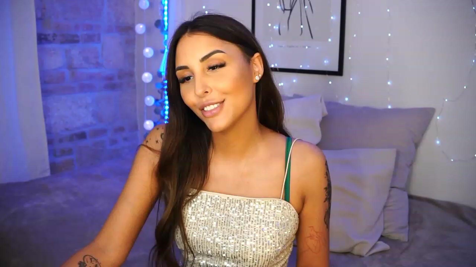 Gallery image thumbnail from Lisamelow's myfreecams stream on, 05/17/2023, 12:39 image 9 of 20