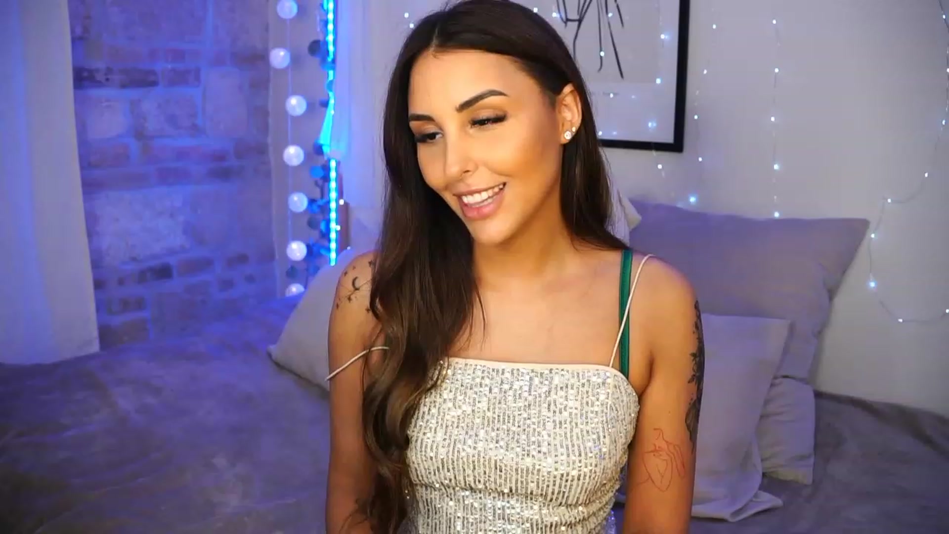 Gallery image thumbnail from Lisamelow's myfreecams stream on, 05/17/2023, 12:39 image 17 of 20