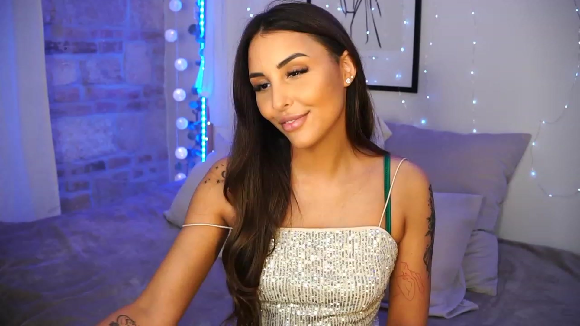 Gallery image thumbnail from Lisamelow's myfreecams stream on, 05/17/2023, 12:39 image 18 of 20