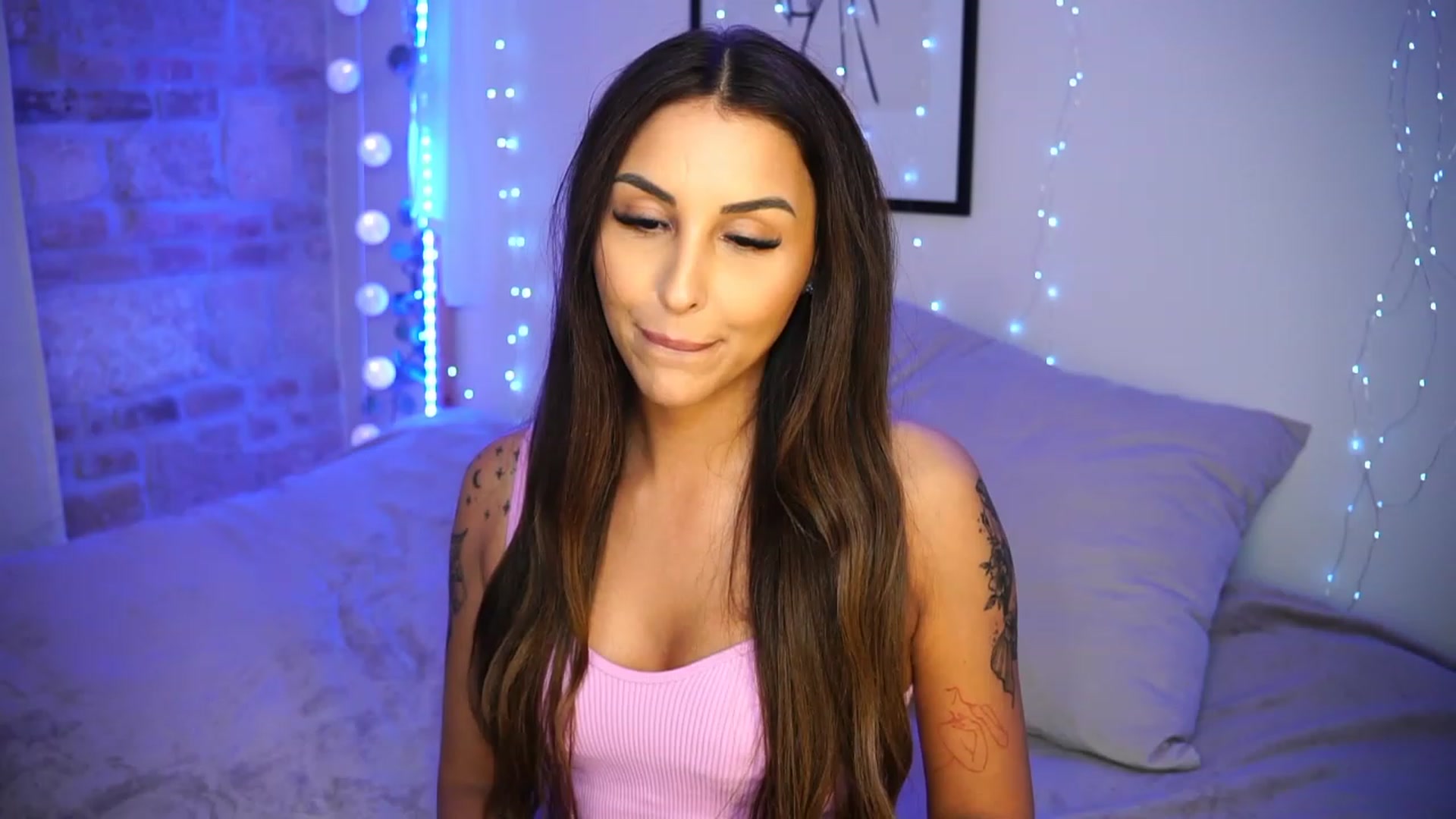 Gallery image thumbnail from Lisamelow's myfreecams stream on, 05/24/2023, 21:18 image 20 of 20