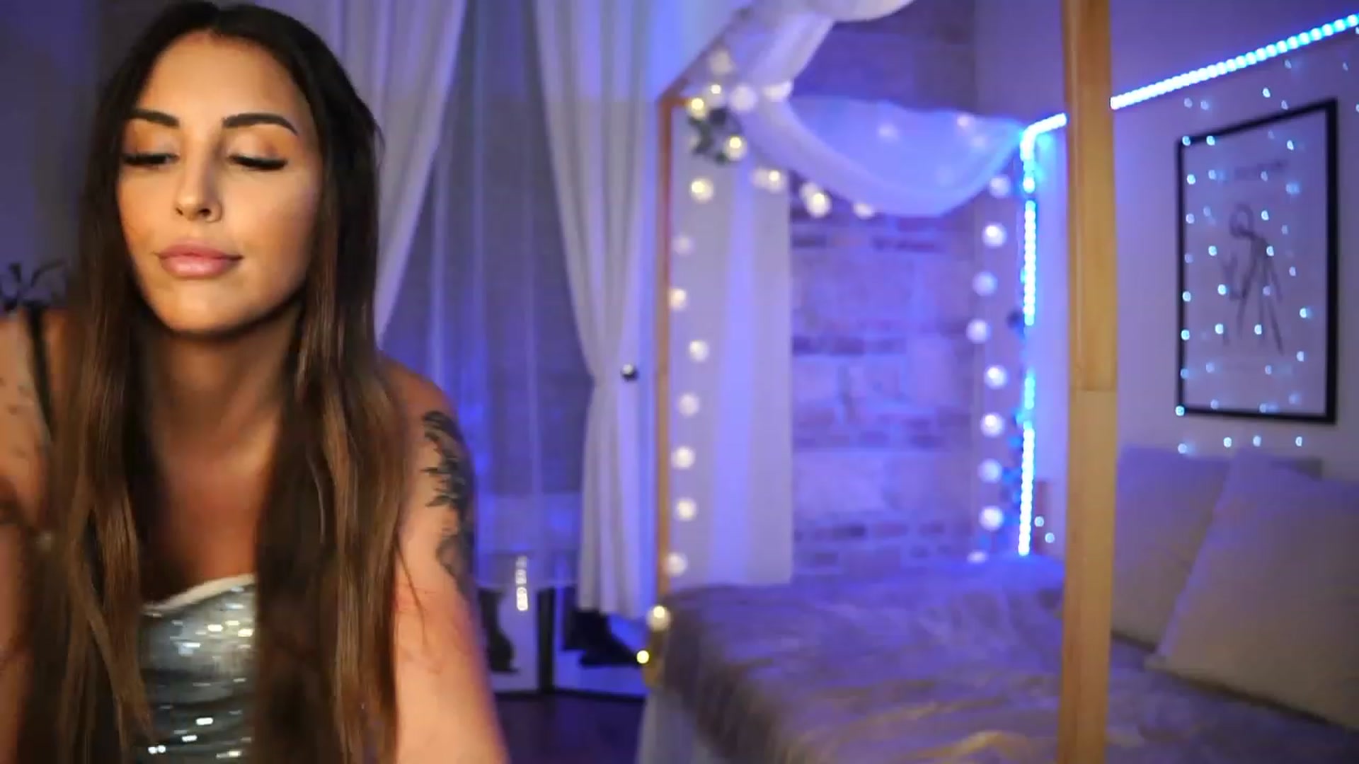Gallery image thumbnail from Lisamelow's myfreecams stream on, 05/25/2023, 18:15 image 13 of 20