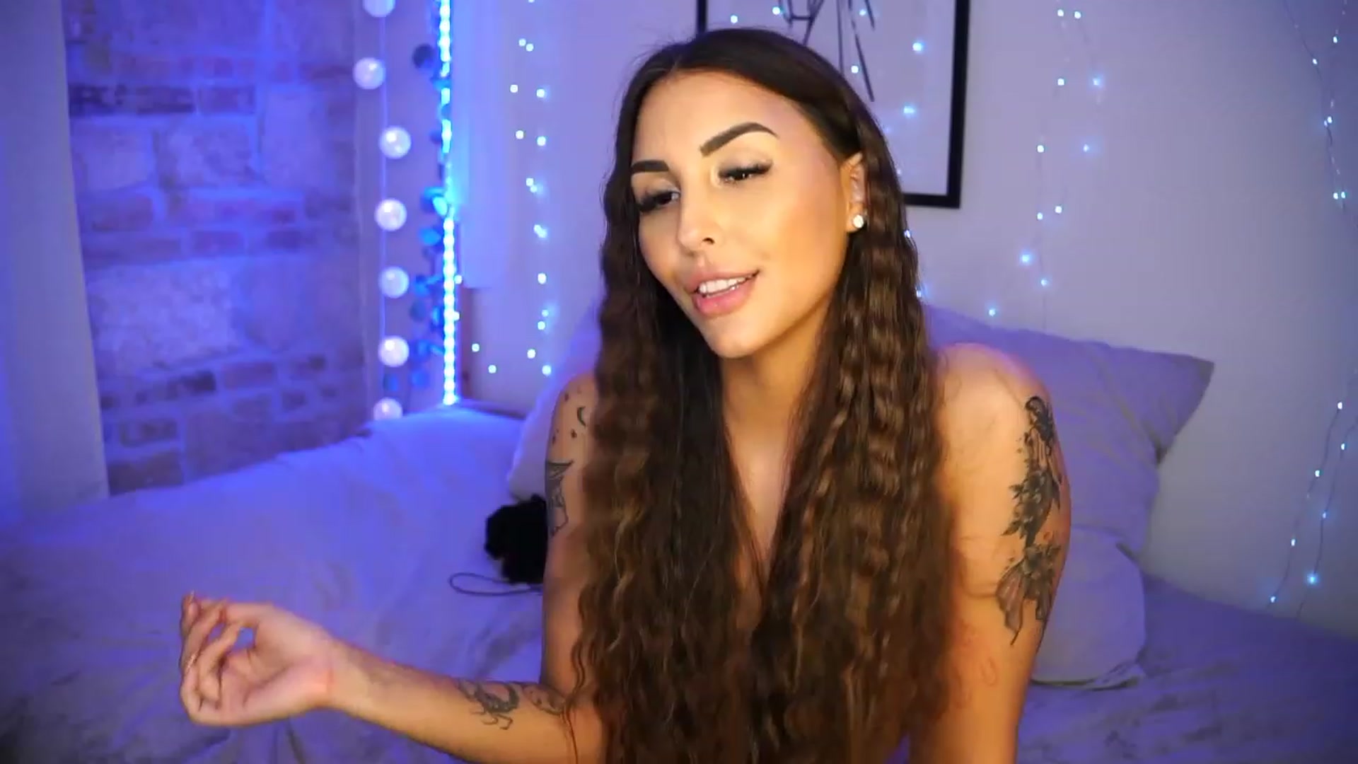Gallery image thumbnail from Lisamelow's myfreecams stream on, 05/26/2023, 21:00 image 20 of 20