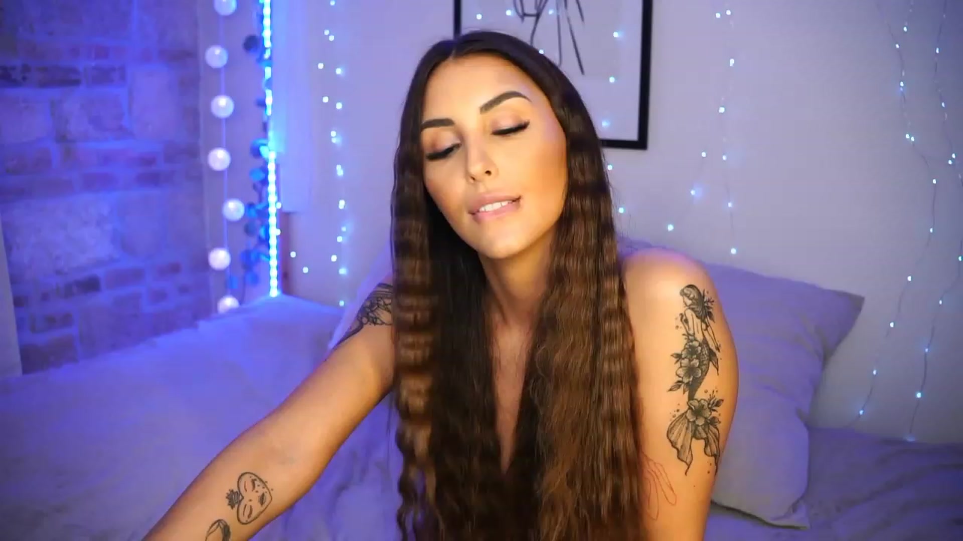 Gallery image thumbnail from Lisamelow's myfreecams stream on, 05/27/2023, 12:13 image 9 of 20