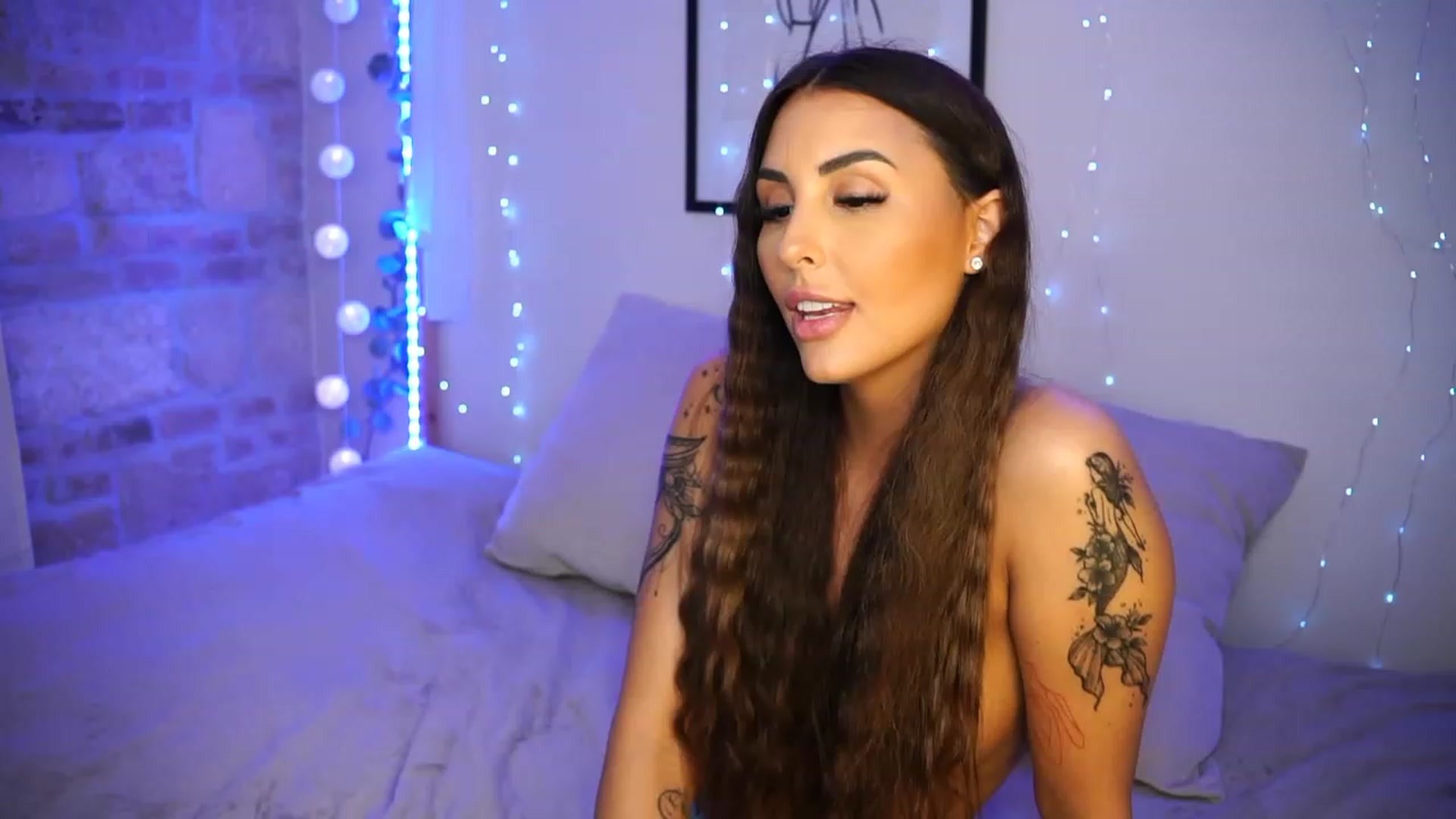 Gallery image thumbnail from Lisamelow's myfreecams stream on, 05/27/2023, 12:13 image 10 of 20