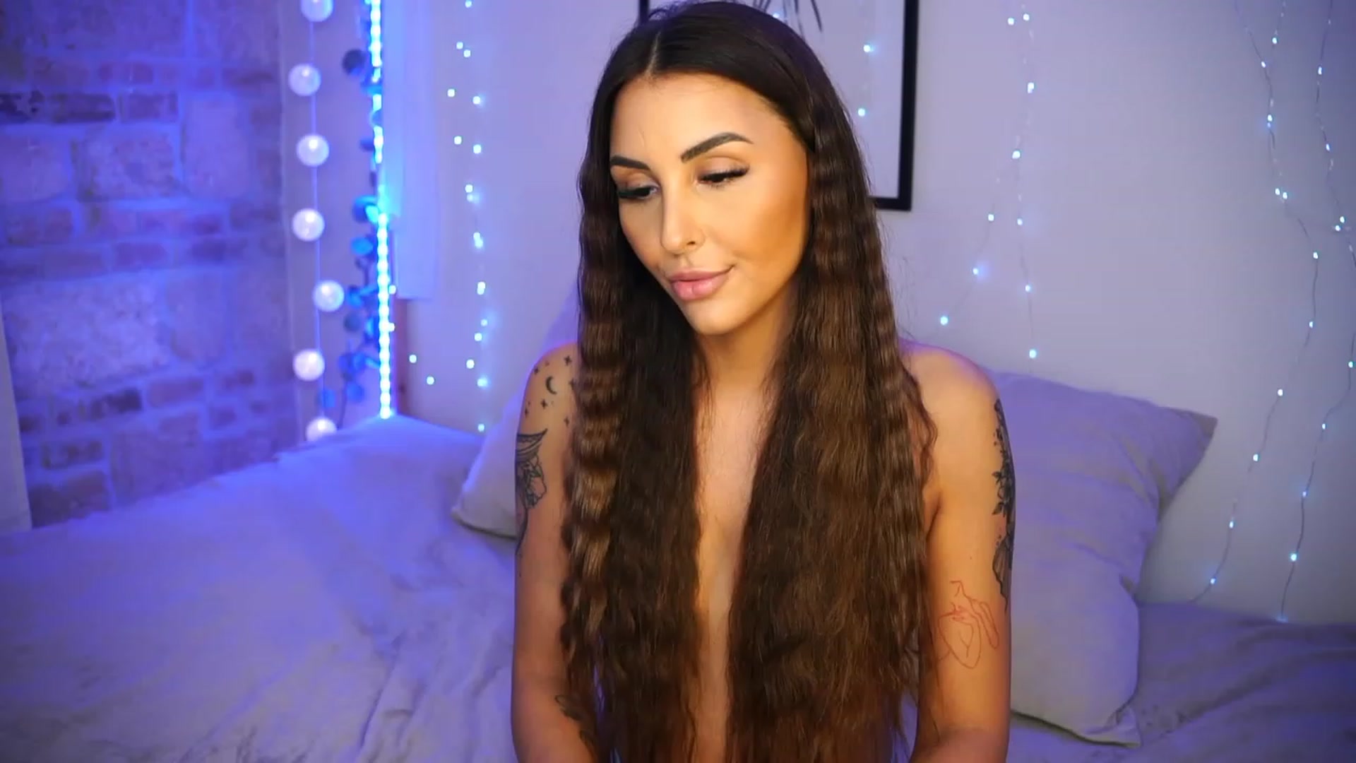 Gallery image thumbnail from Lisamelow's myfreecams stream on, 05/27/2023, 12:13 image 8 of 20