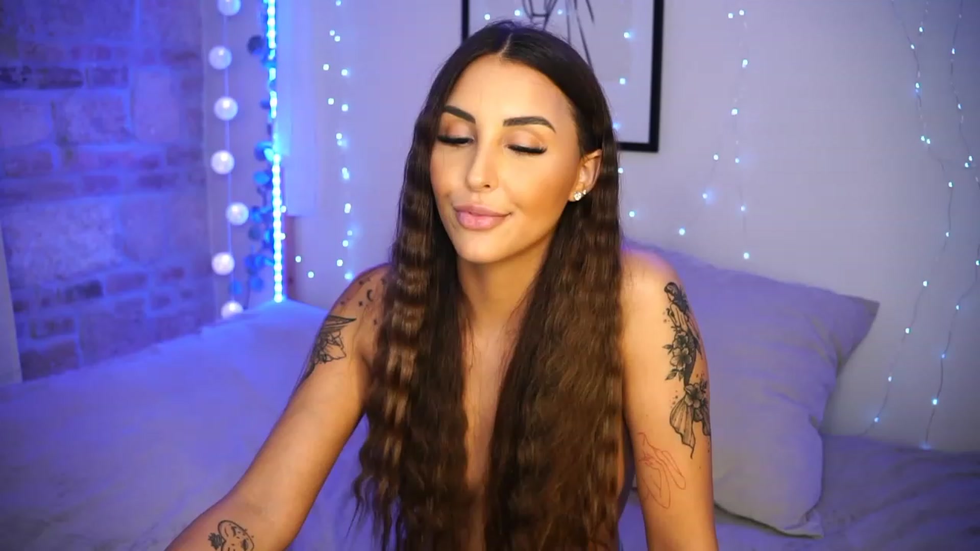 Gallery image thumbnail from Lisamelow's myfreecams stream on, 05/27/2023, 12:13 image 13 of 20