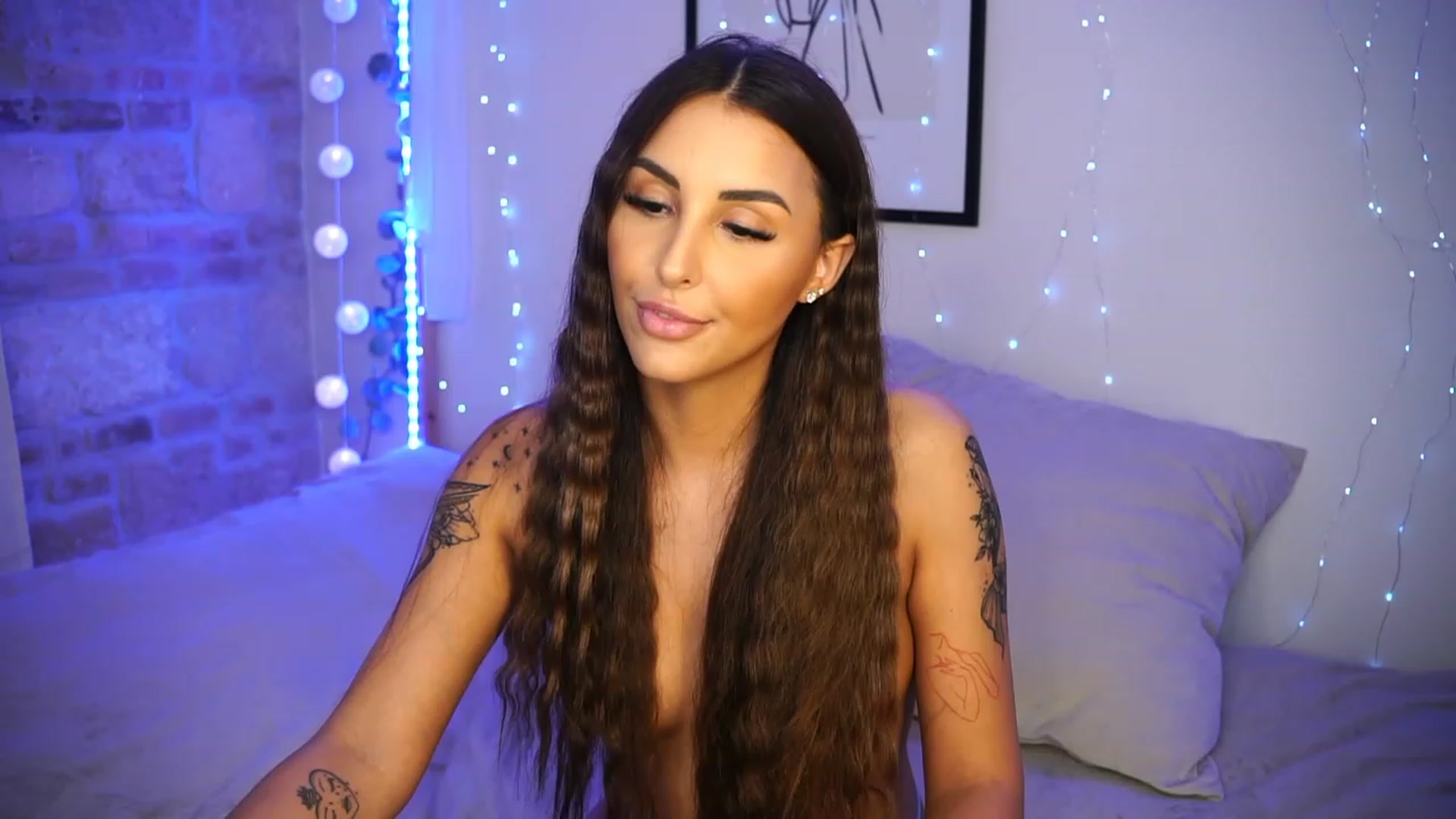 Gallery image thumbnail from Lisamelow's myfreecams stream on, 05/27/2023, 12:13 image 14 of 20