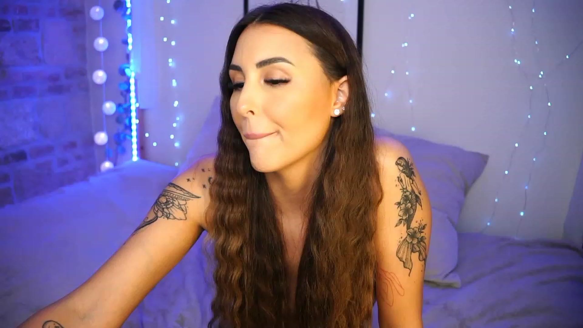 Gallery image thumbnail from Lisamelow's myfreecams stream on, 05/27/2023, 12:13 image 1 of 20