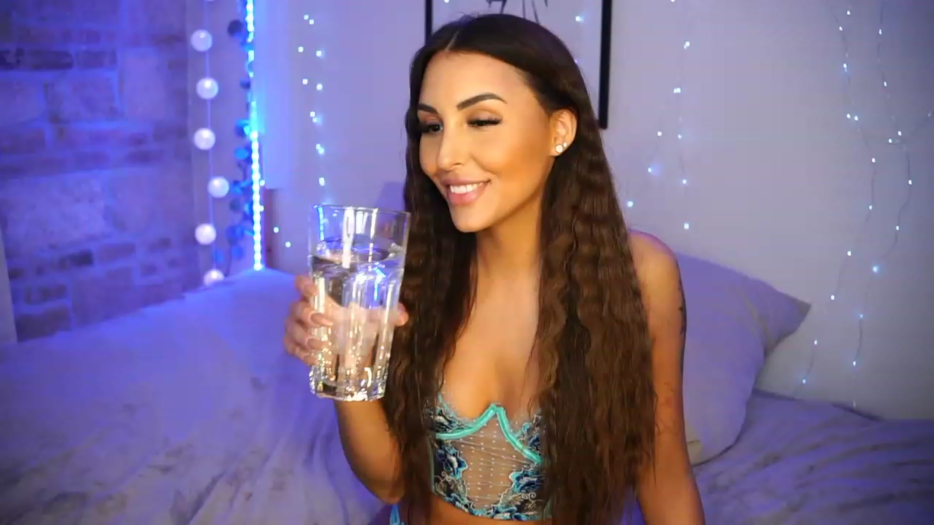 Gallery image thumbnail from Lisamelow's myfreecams stream on, 05/27/2023, 14:33 image 9 of 20