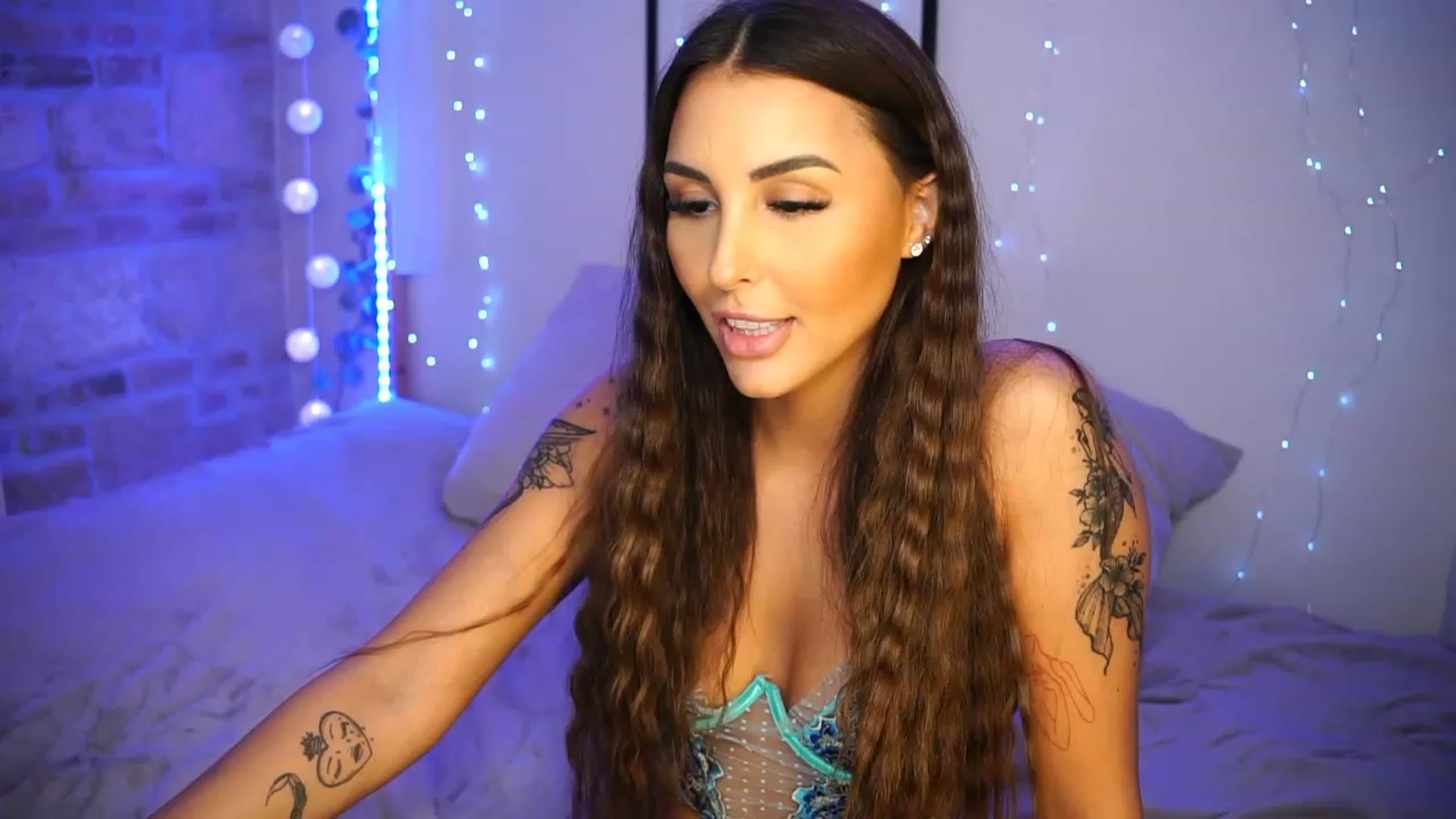 Gallery image thumbnail from Lisamelow's myfreecams stream on, 05/27/2023, 14:33 image 6 of 20