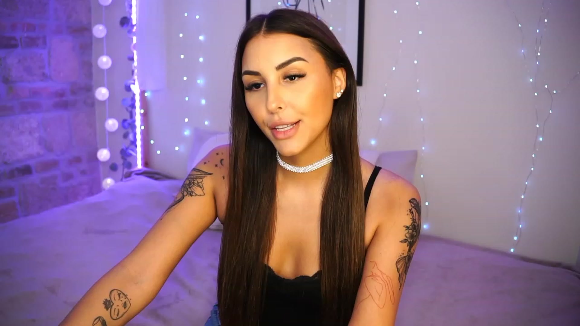 Gallery image thumbnail from Lisamelow's myfreecams stream on, 05/31/2023, 10:41 image 1 of 20