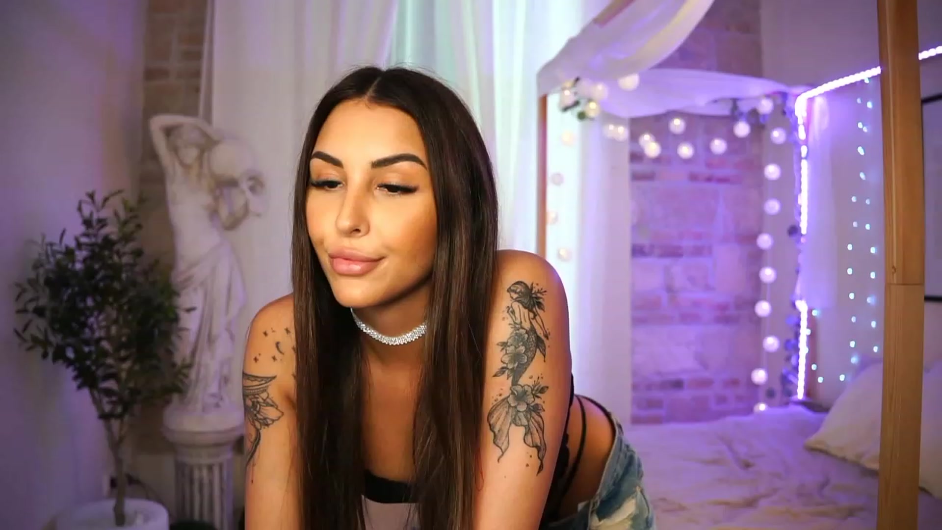 Gallery image thumbnail from Lisamelow's myfreecams stream on, 05/31/2023, 10:41 image 12 of 20