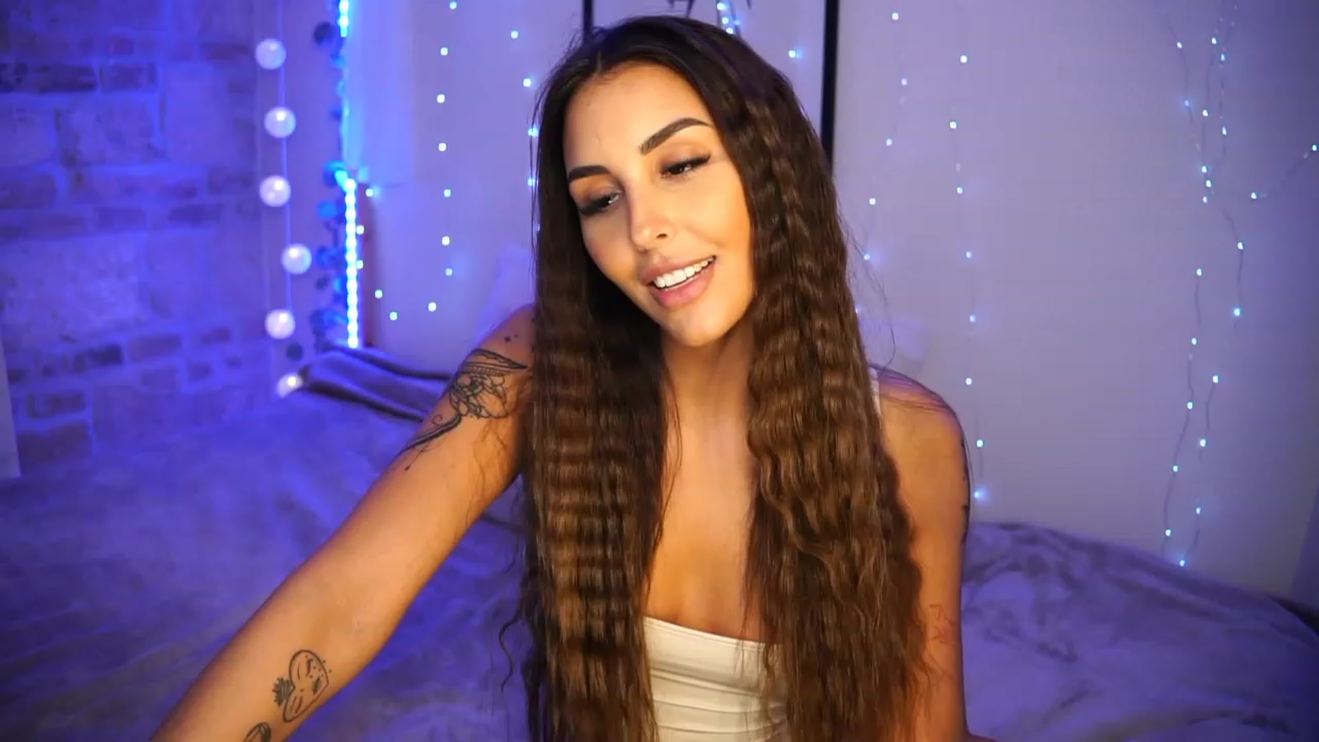Gallery image thumbnail from Lisamelow's myfreecams stream on, 06/05/2023, 17:46 image 7 of 20