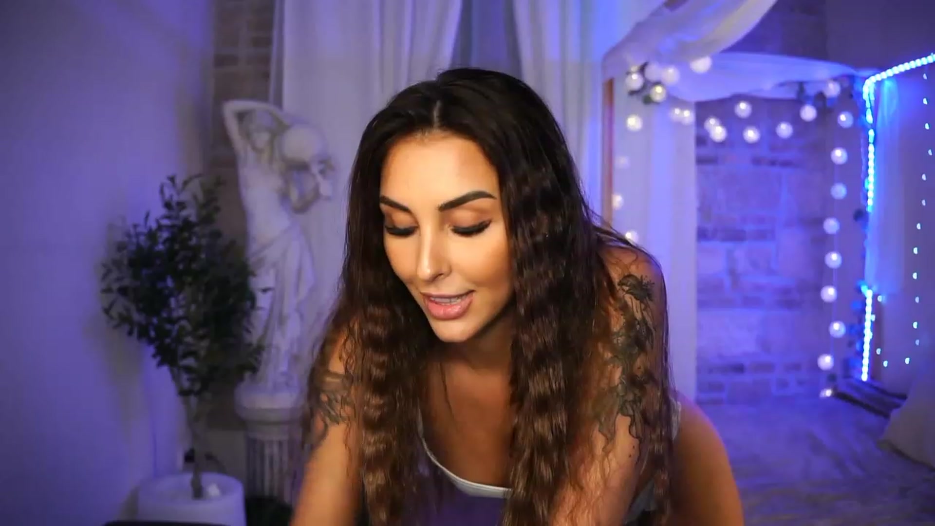 Gallery image thumbnail from Lisamelow's myfreecams stream on, 06/05/2023, 17:46 image 16 of 20