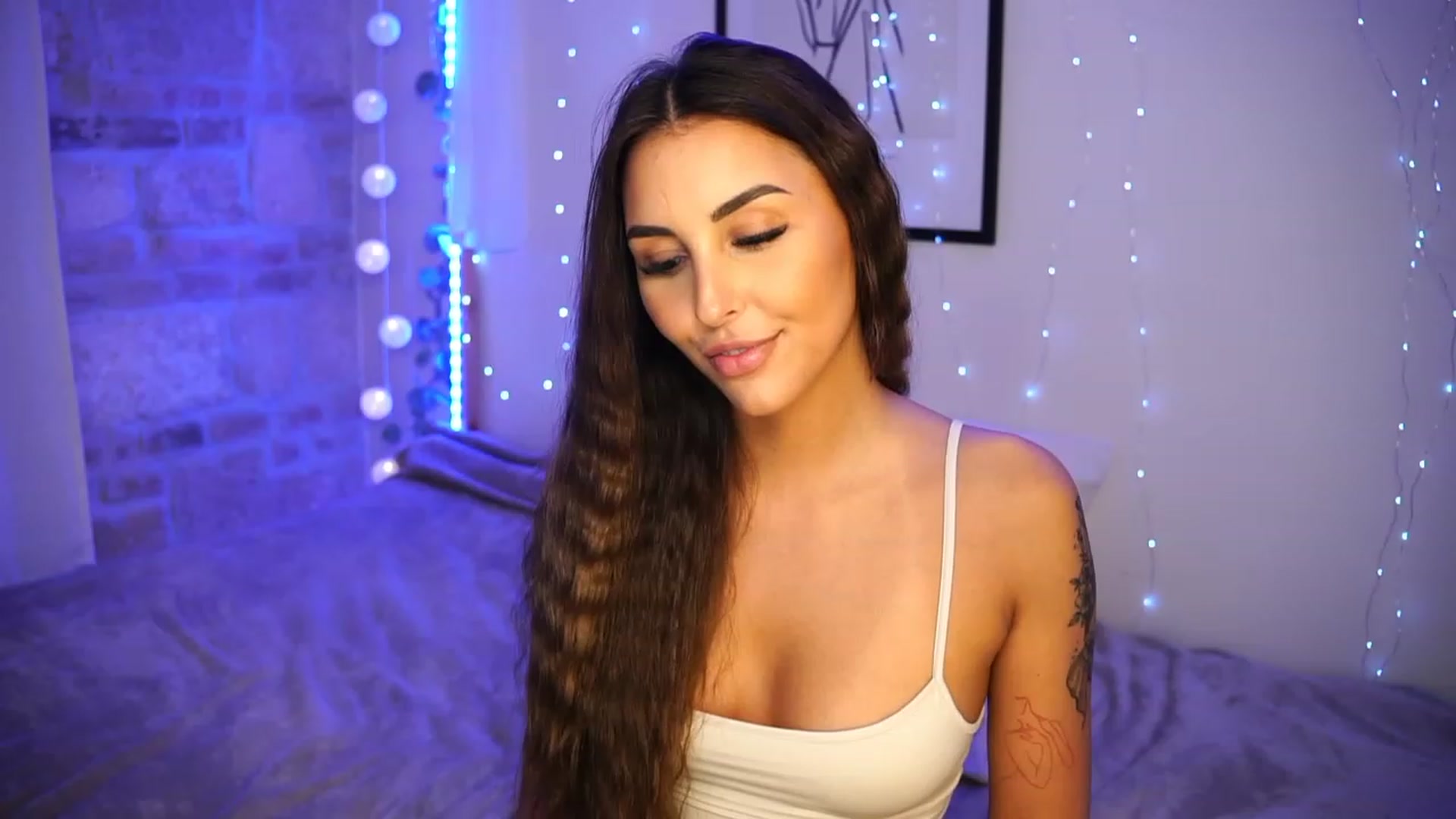 Gallery image thumbnail from Lisamelow's myfreecams stream on, 06/05/2023, 20:51 image 8 of 20