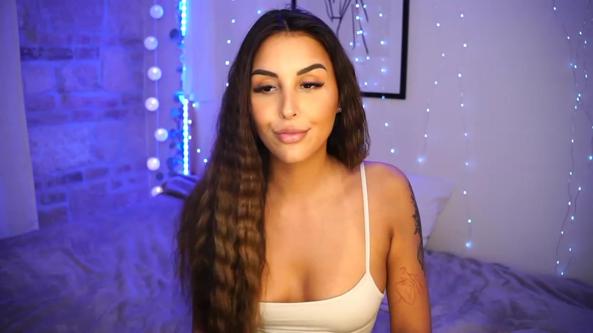 Gallery image thumbnail from Lisamelow's myfreecams stream on, 06/05/2023, 20:51 image 5 of 20