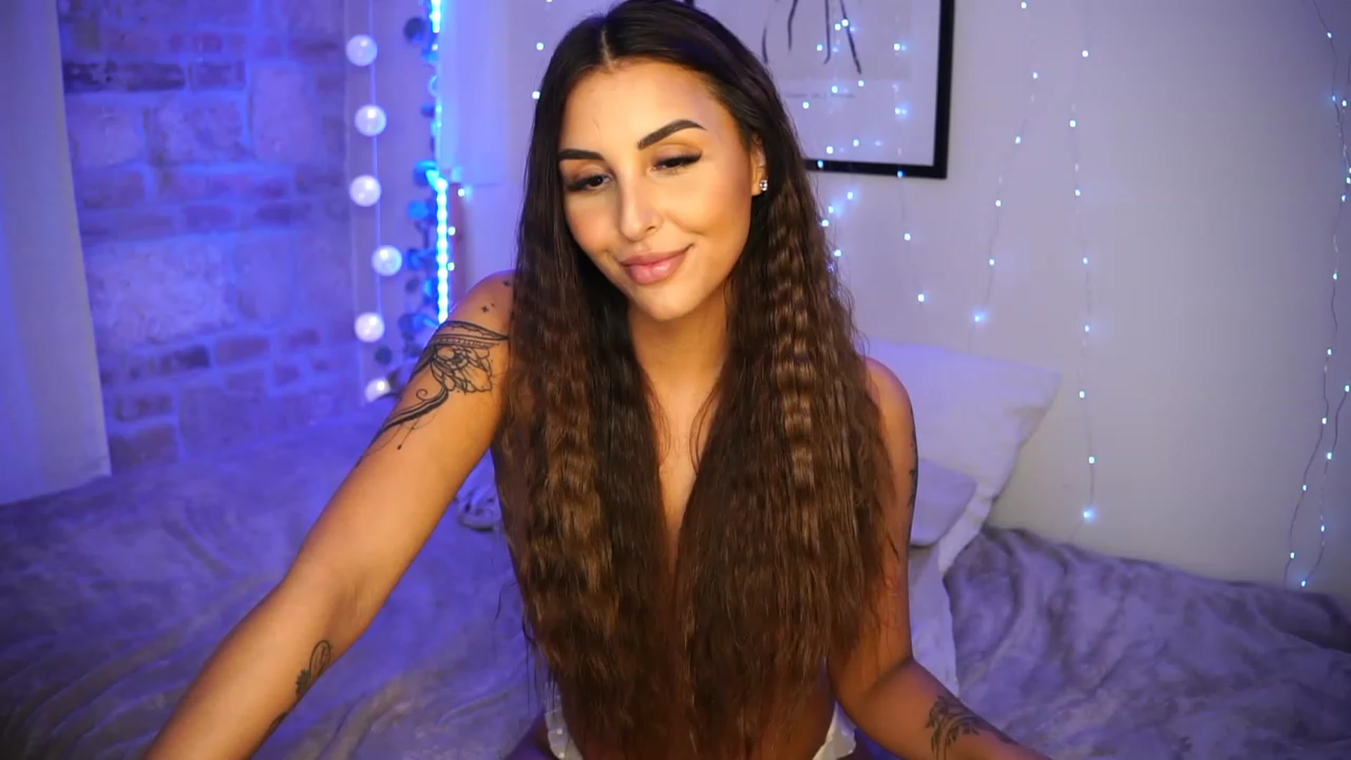Gallery image thumbnail from Lisamelow's myfreecams stream on, 06/05/2023, 20:51 image 18 of 20